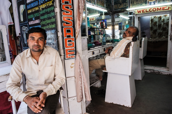 RobGajdaHairdresserofPushkar20101007095750.jpg