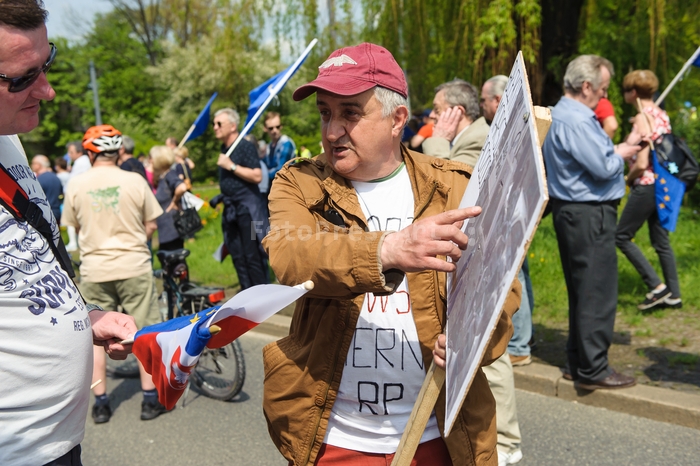 RobGajdaMarszWolnosciFotoPressArt20170506130325.jpg