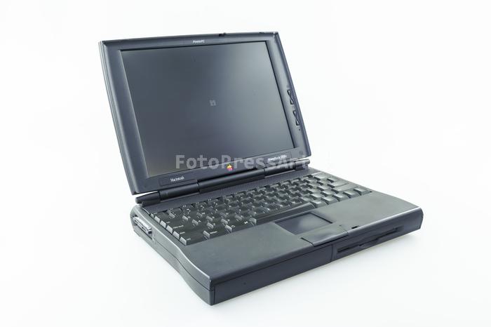 RobGajdaPowerBook1400cFotoPressArt20170920154703.jpg