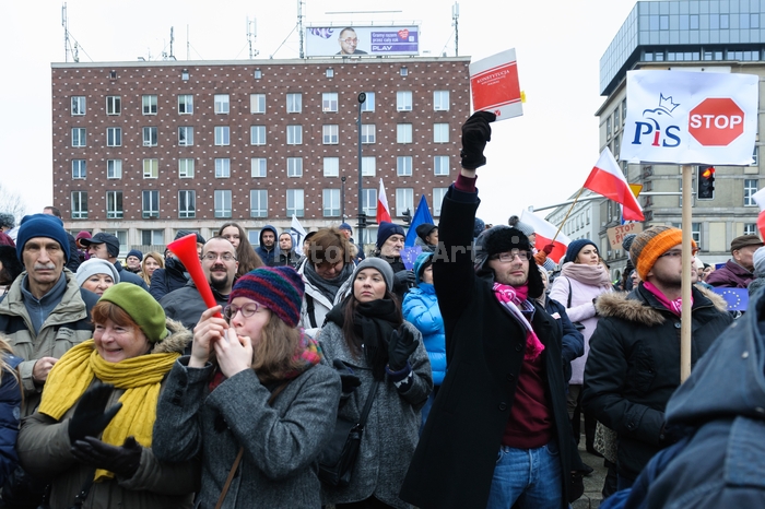 RobGajdaProtestersatmanifestation20160109144740.jpg