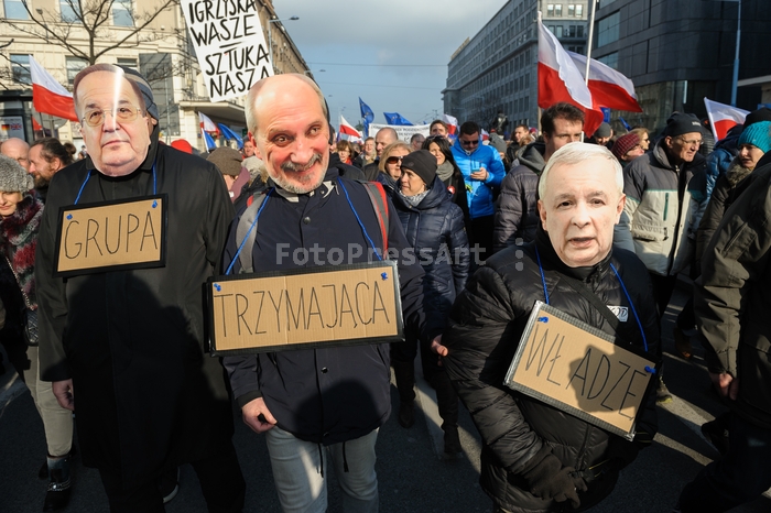 RobGajdaProtestersinmasks20160227150056.jpg