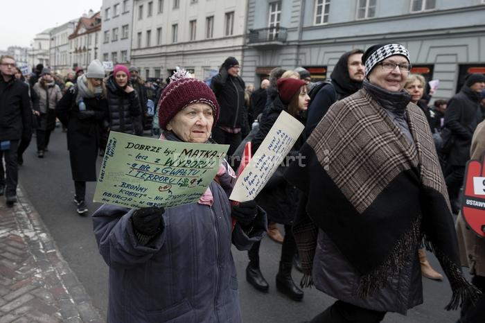 RobGajdaWomenBlackProtestWarsawFotoPressArt20180323175605.jpg