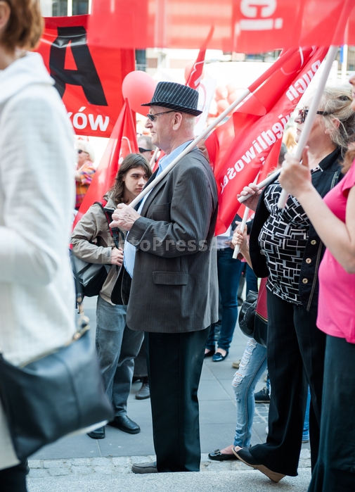 RobGajdaantibankingdemonstration20150425125428.jpg