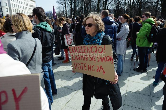 RobGajdademonstrationabortionWarsaw20160403130807.jpg