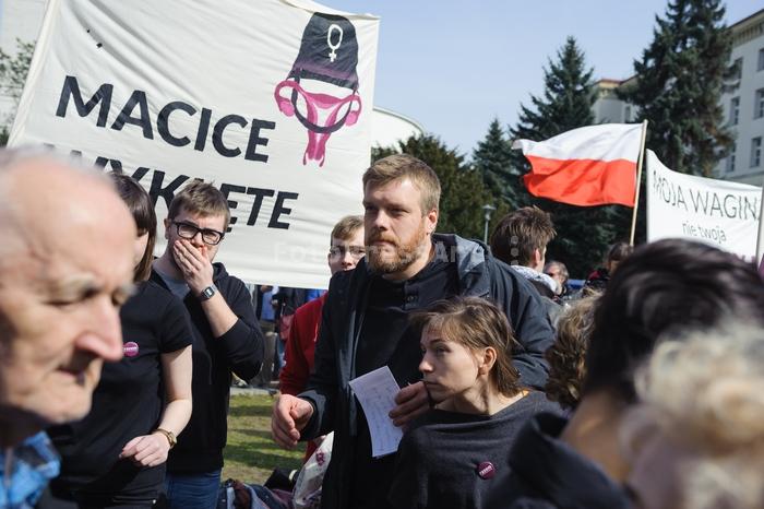 RobGajdademonstrationabortionWarsaw20160403131304.jpg