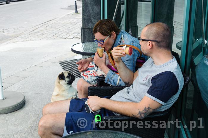 RobGajdamanifestacjaWetoFotoPressArt20180603174101.jpg