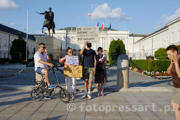 RobGajdamanifestacjaWetoFotoPressArt20180725185037.jpg