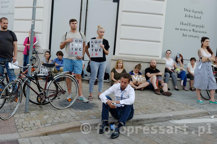 RobGajdamanifestacjaWetoFotoPressArt20180725193509.jpg