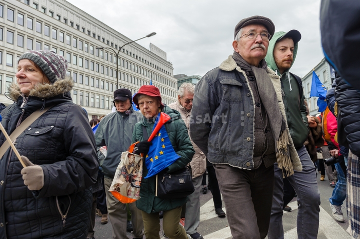 RobGajdamanifestacjakochamycieeuropo20170325133142FotoPressArt.jpg