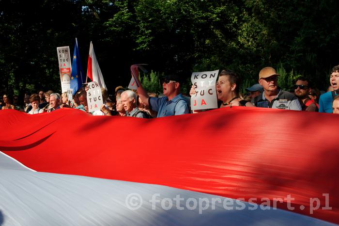 RobGajdamanifestationFotoPressArt20180724171223.jpg