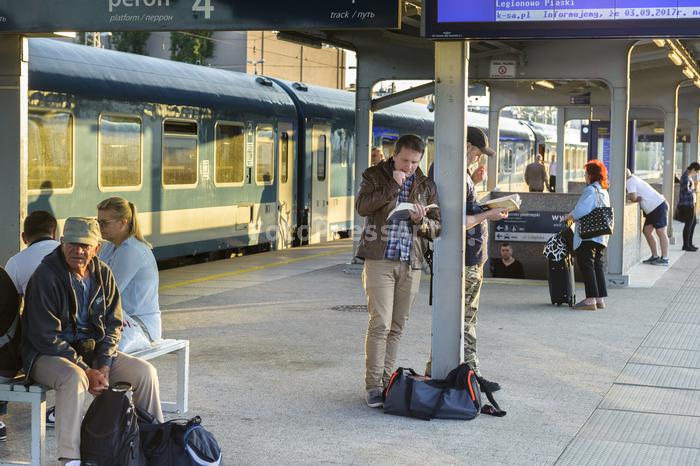 RobGajdapassangersFotoPressArt20170829184522.jpg