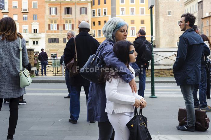 RobGajdapeoplebusstopFotoPressArt20180410174052.jpg