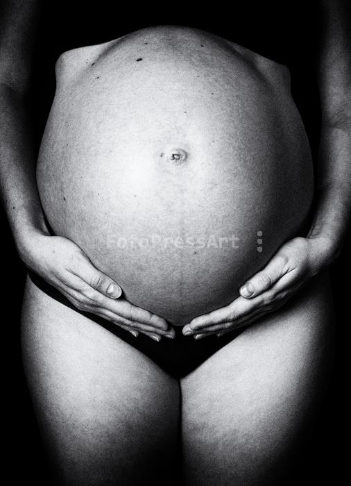 RobGajdapregnancyFotoPressArt20150420161641.jpg