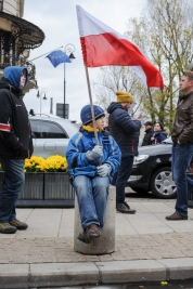 RobGajda_Boy_with_Polish_Flag_20151111134156.jpg