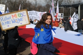 RobGajda_Girl_with_EU_flag_20160227135951.jpg