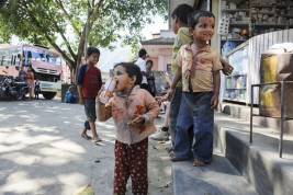 RobGajda_Nepalese_children_20101020090056.jpg