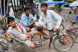 RobGajda_Nepalese_rickshaw_drivers20101016064556.jpg