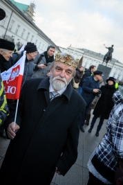 RobGajda_Protester_with_crown_20151212142004.jpg