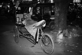 RobGajda_Sleeping_rickshaw_driver20101005170912.jpg