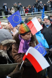 RobGajda_Woman_with_flags_in_cap20160109143047.jpg