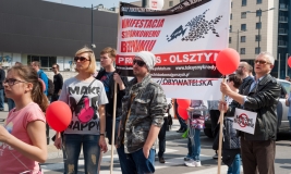 RobGajda_antibankingdemonstration20150425130459.jpg