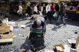 RobGajda_man_with_boxes_FotoPressArt_20180406150503.jpg