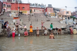 RobGajda_ritual_bath_in_Ganges20101014021750.jpg