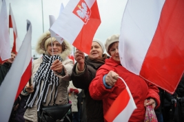 RobGajda_three_women_with_flags_20151213130027.jpg