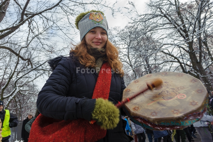 RobGajdagirlwithdrum20160117124219.jpg