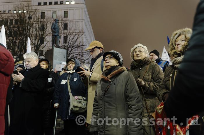 RobGajdamanifestationStopPisowskiejDyktaturze20181213190628.JPG