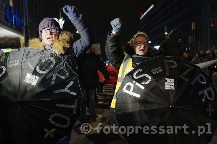 RobGajdamanifestationStopPisowskiejDyktaturze20181213193758.JPG