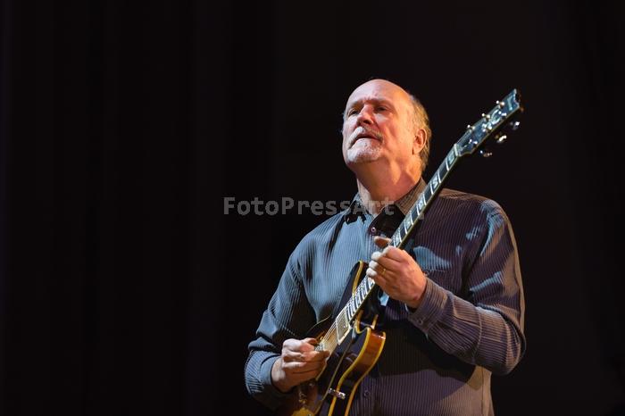 RobGajdaJohnScofield20111006191430.jpg