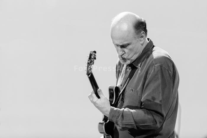 RobGajdaJohnScofield20111006194919.jpg