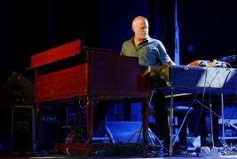 RobGajda_John_Medeski_FotoPressArt_20180708221731.jpg