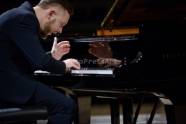 RobGajda_Pianist_Pawel_Kaczmarczyk_20160128210422.jpg