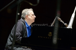 RobGajda_Uri_Caine_pianist_20160226193750.jpg